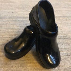 Dansko black patent clog size 41